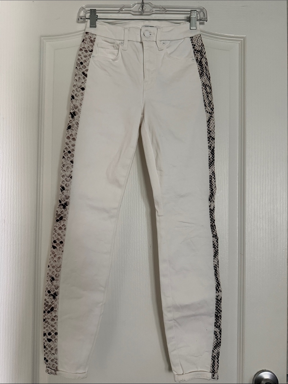Good American White Skinny Jeans with Snake-Print Side Stripes Sz 0/25.